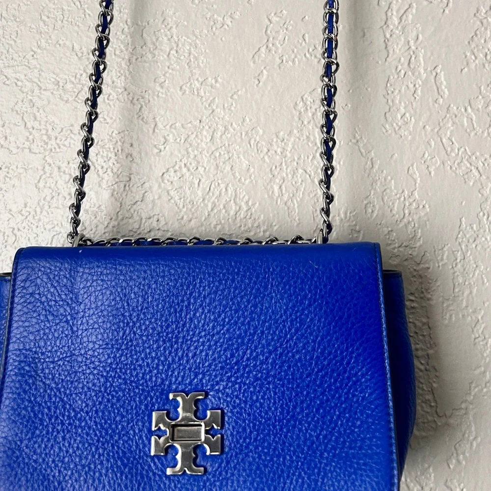 Tory Burch Pebbled Leather Chain Crossbody in Cobalt Blue - Picture 2 of 4
